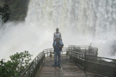 Joëlle sur Flavien sous la chute